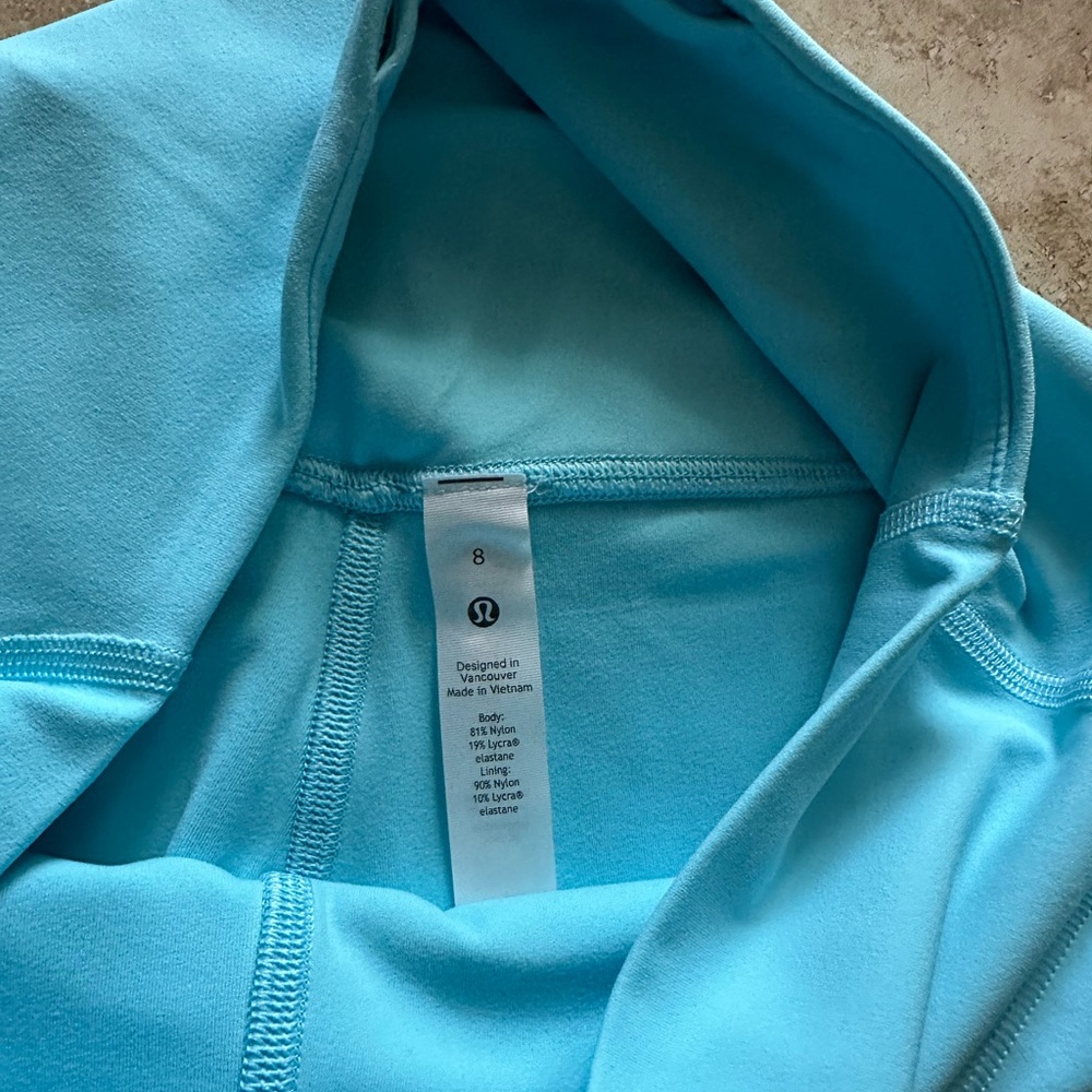 lululemon athletica Aling Shorts w/ pockets Cyan Blue 6” - Picture 4 of 5